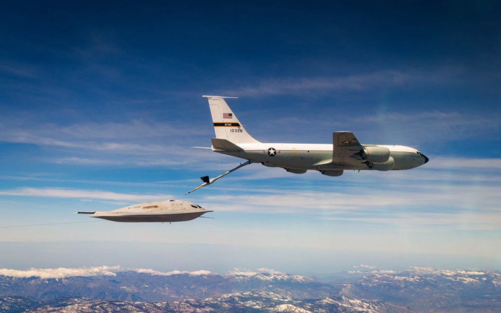 B-21 Raider ហោះលើមេឃ