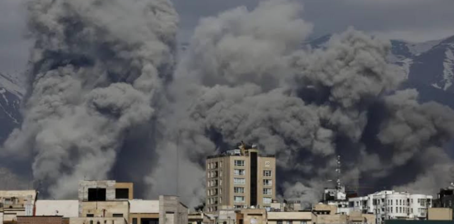 ការ​វាយប្រហារ​របស់​អាមេរិក​និង​អ៊ីស្រាអែល សម្លាប់​​​មនុស្សជាង​៣៤០០​នាក់ រួមទាំង​​​​​បុគ្គលិកយោធា ១២២១​ នៅអ៊ីរ៉ង់​