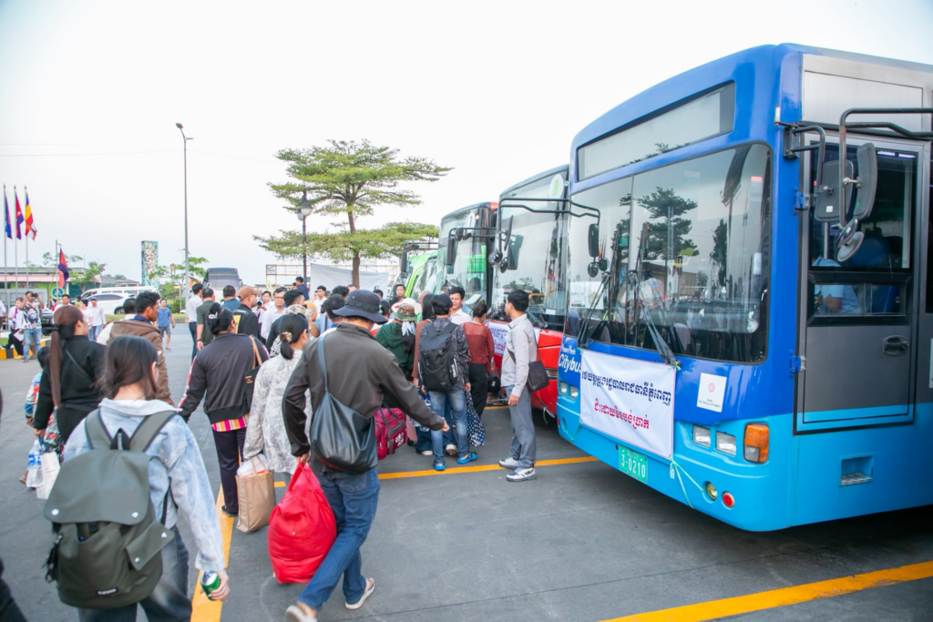 ចូលឆ្នាំខ្មែរ៖ សេវាដឹកជញ្ជូនឥតគិតថ្លៃជួយសម្រាលបន្ទុកចំណាយពលរដ្ឋជិត១២ម៉ឺននាក់ ដែលស្មើថវិកាខ្ទង់៣លានដុល្លារ