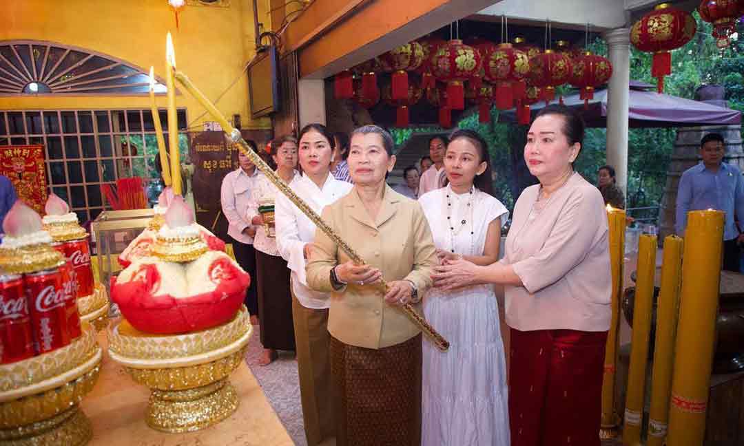 សម្តេច ម៉ែន សំអន បួងសួងសុំសេចក្តីសុខ សេចក្តីចម្រើន ជូនពលរដ្ឋកម្ពុជាទូទាំងប្រទេស