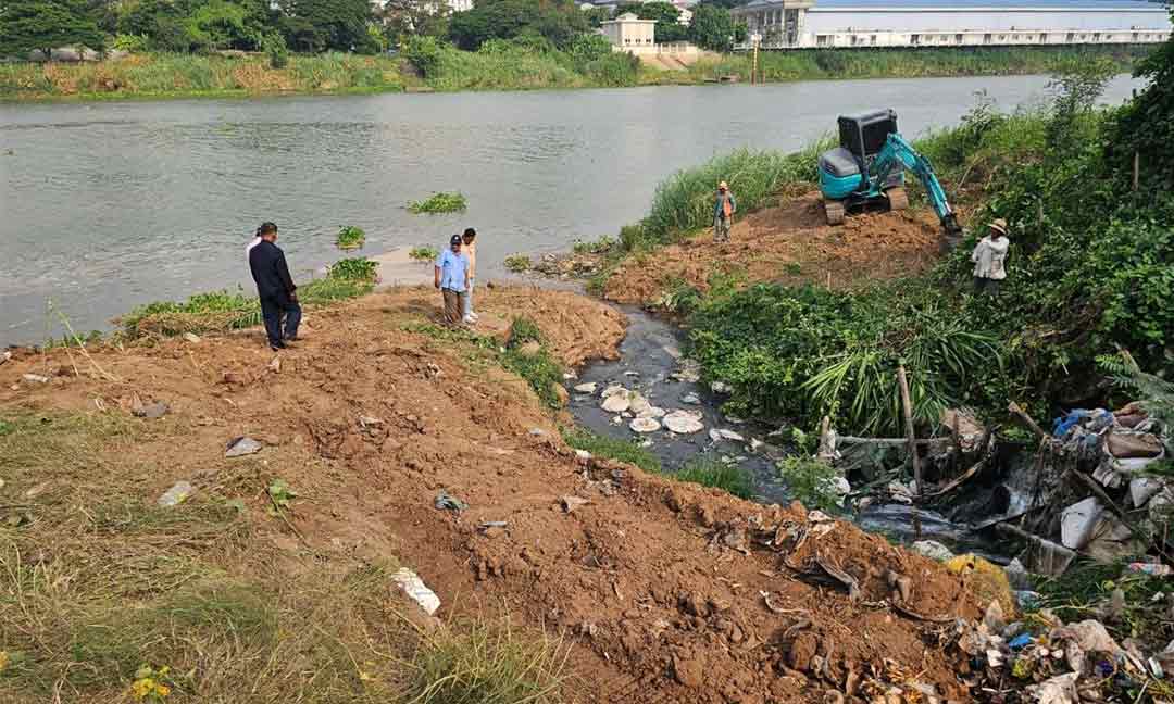 បាក់ច្រាំងទន្លេនៅសង្កាត់ច្បារអំពៅទី ២ នាំទាំងប្រព័ន្ធលូបង្ហូទឹកទៅជាមួយ