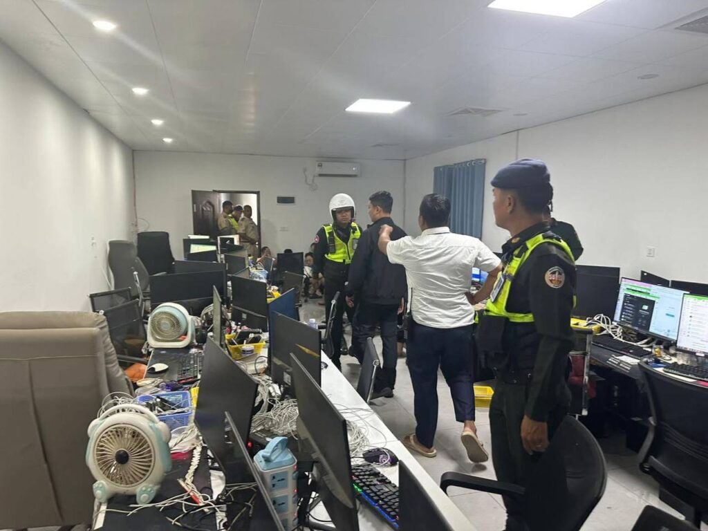 កម្លាំងអាជ្ញាធរកំពុងប្រតិបត្តិការ