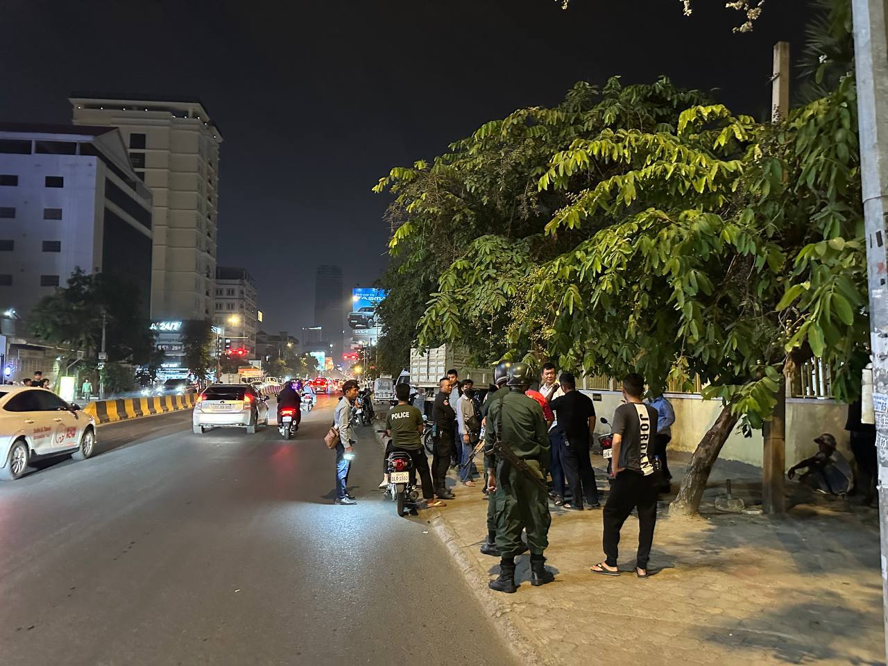 សង្ស័យងងុយដេក បើករថយន្តដឹកដី ទៅបុកទម្លុះរបងវិទ្យាល័យបឹងត្របែក រងការខូចខាត