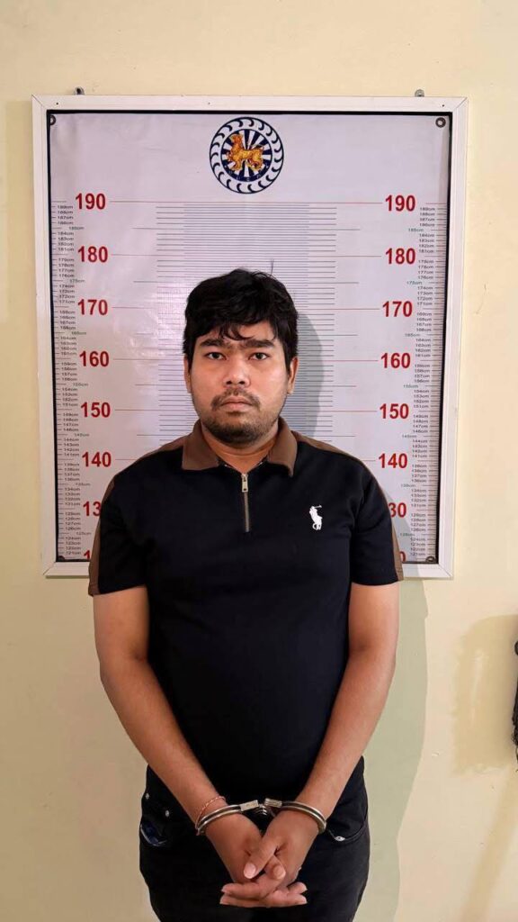 កម្លាំងនគរបាលចាប់ខ្លួនជនសង្ស័យ