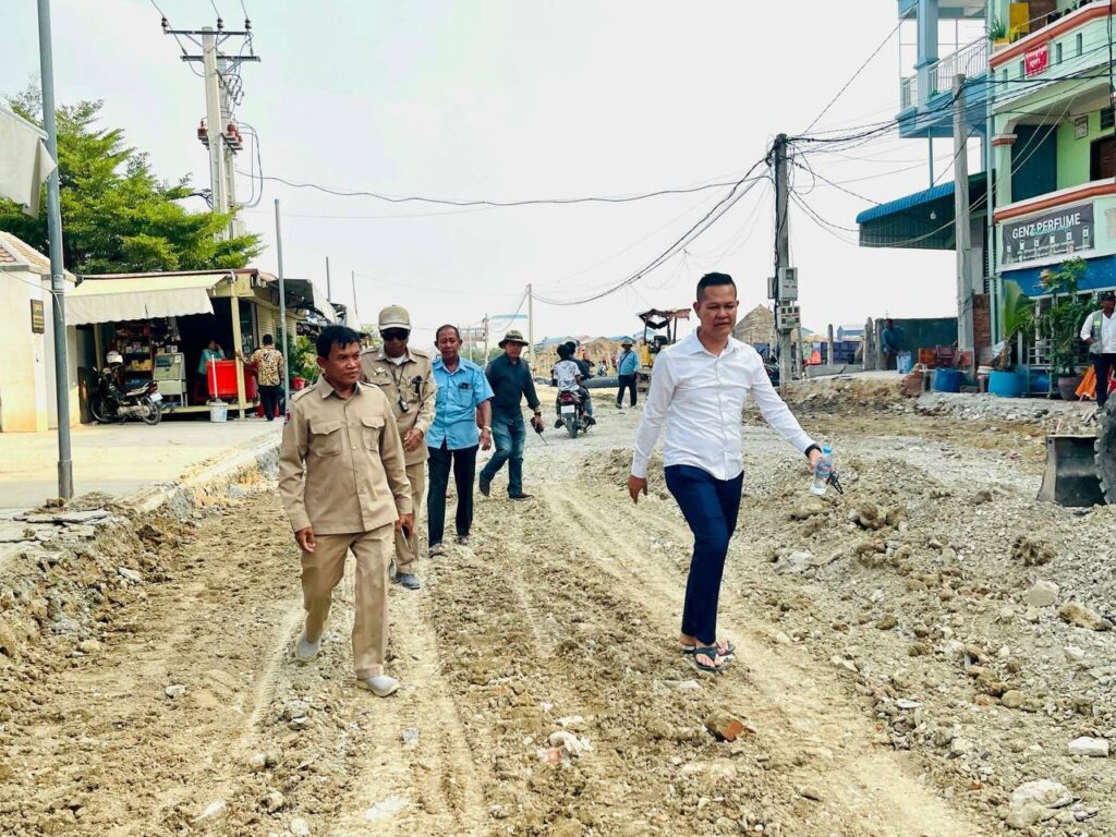 ការដ្ឋានសាងសង់ផ្លូវបេតុង