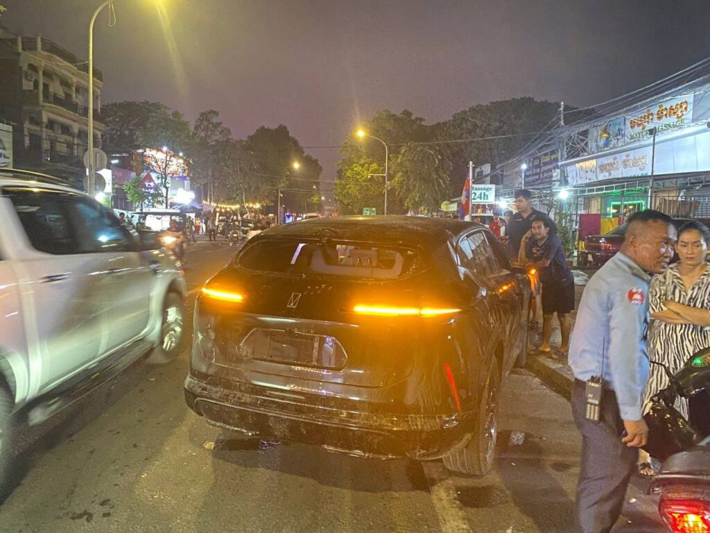 រូបភាពរថយន្តដែលត្រូវបានបំផ្លាញ