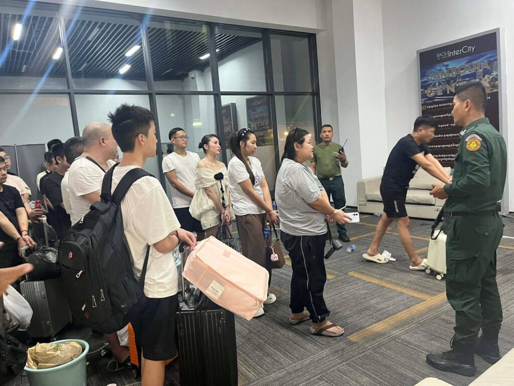 ជនសង្ស័យកំពុងត្រូវបានសាកសួរ