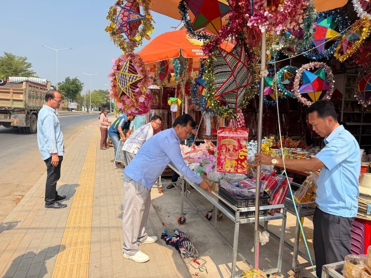 រដ្ឋបាលសង្កាត់ក្រចេះ ចុះរៀបចំសណ្តាប់ធ្នាប់តាមដងផ្លូវ ដើម្បីធានារបៀបរៀបរយសាធារណៈ ​