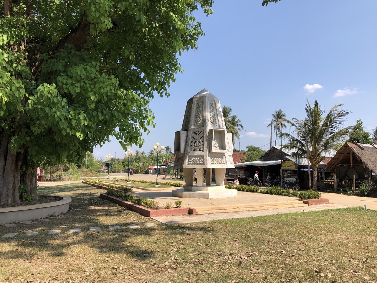 ស្តូប​និគមជន​បុរី​អូរស្វាយ មាន​ប្រវត្តិ​អតីត​ព្រះមហាក្សត្រ​ខ្មែរ​នាំ​ពលរដ្ឋ​មក​ពី​ស្រុក​ក្រោម​បង្កើត​មូលដ្ឋាន​រស់នៅ​ដើម្បី​ការពារ​ទឹកដី