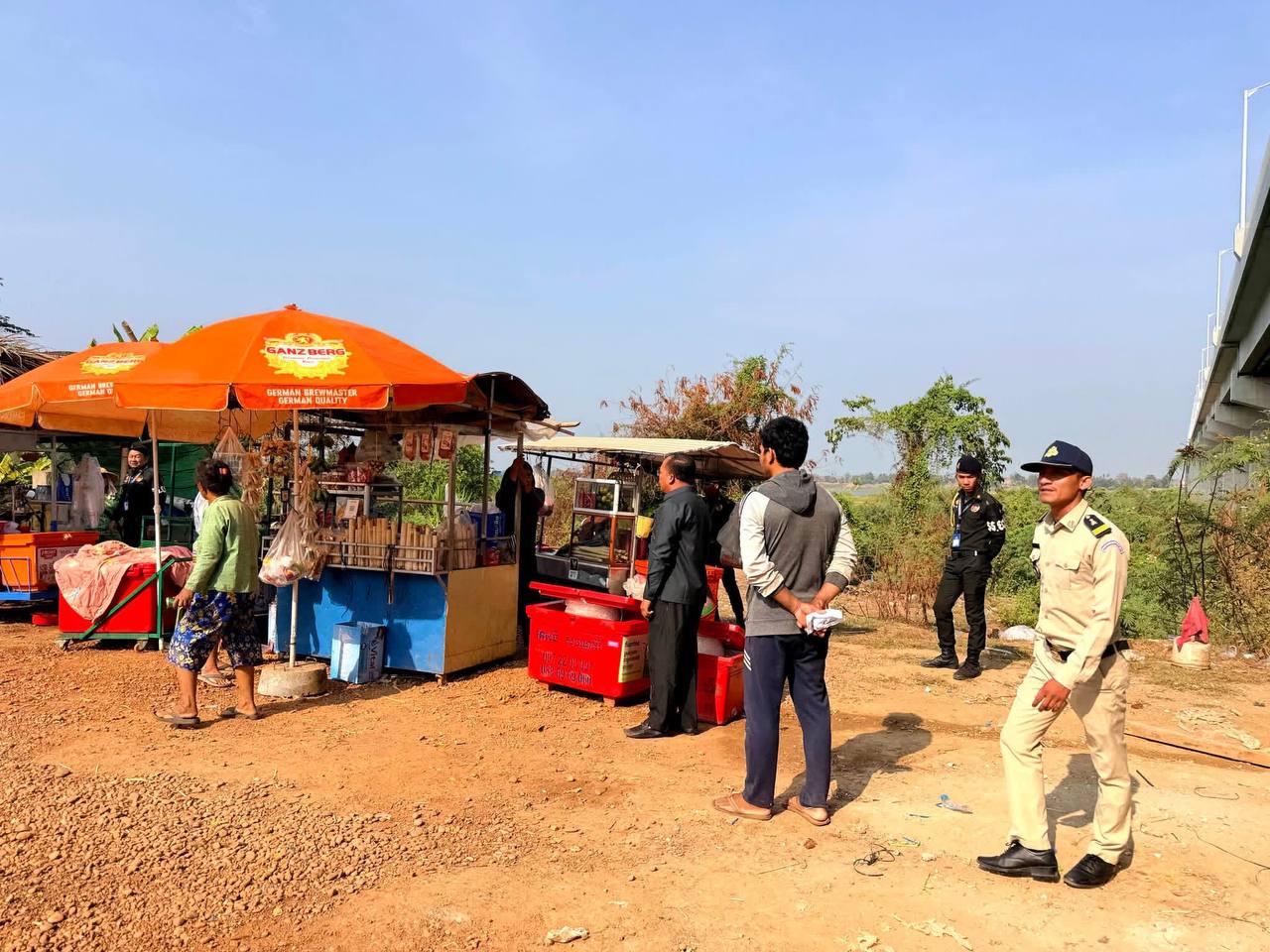 អាជ្ញាធរស្រុកចិត្របុរី សម្រេច​ចុះ​រុះរើទីតាំងលក់​ដូរ​​នៅក្រោមស្ពានមិត្តភាពមេគង្គក្រចេះ