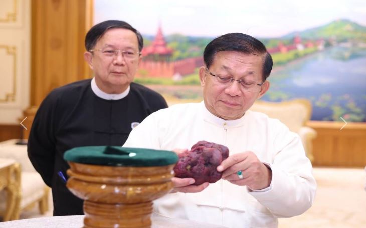 ត្បូងទទឹមយក្ស