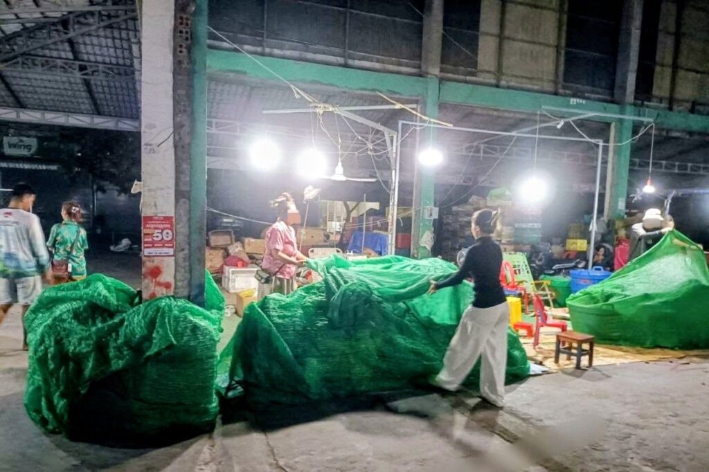 គំនរទុរេននៅផ្សារ