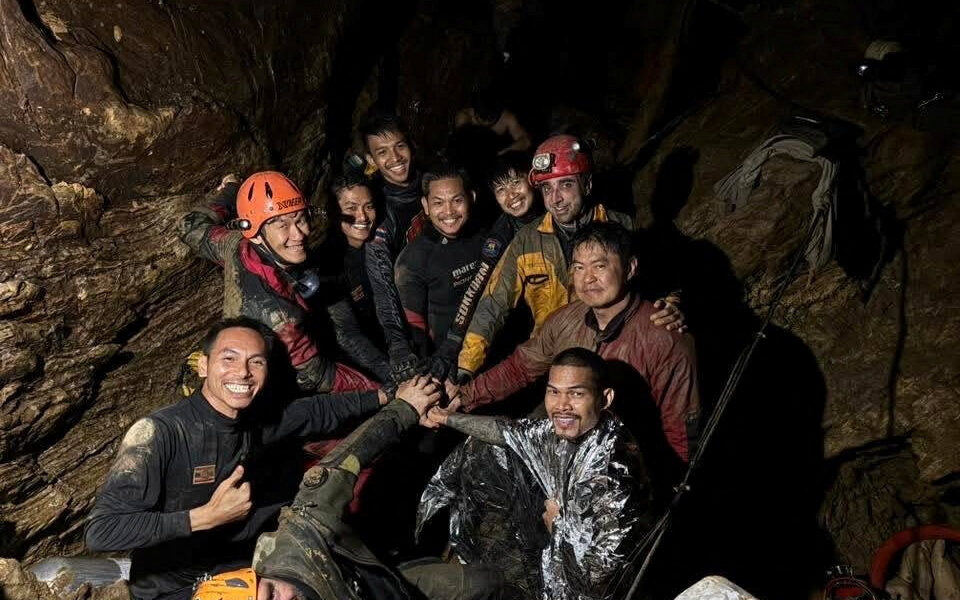 បុរសឡាវ ៥នាក់ជាប់ក្នុងរូងភ្នំ ពេលនេះ សង្គ្រោះចេញមក បានម្នាក់ហើយ!