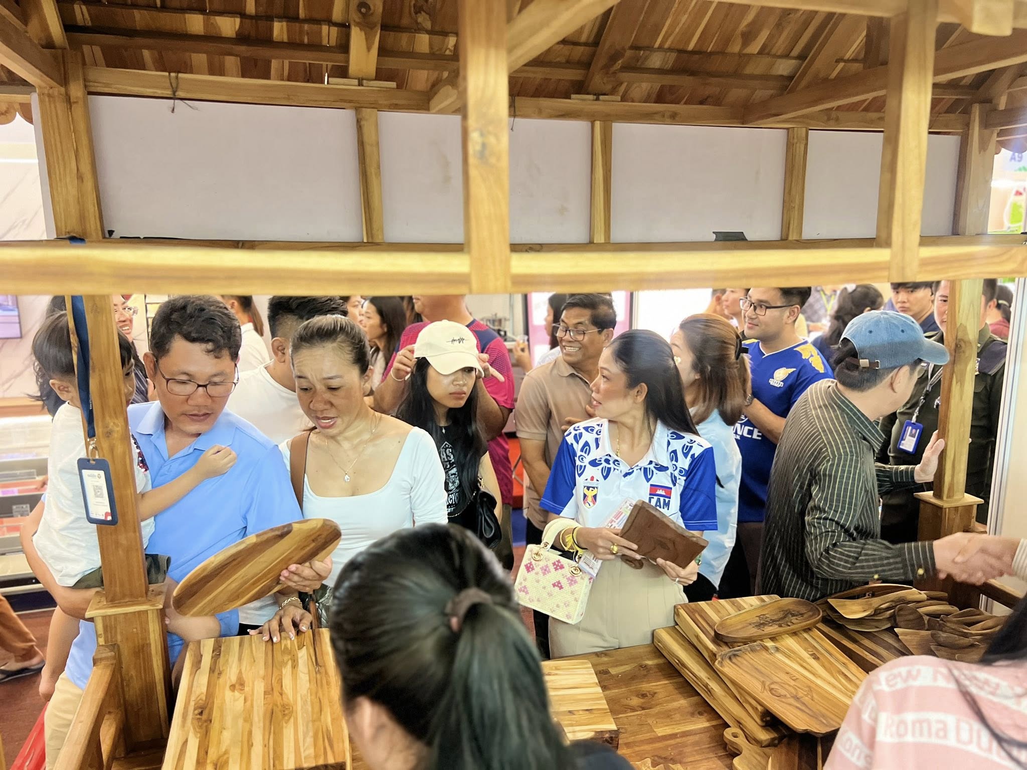 ជ្រញ់ម៉ៃសាក់កាន់តែទទួលបានការគាំទ្រ ខណៈពិព័រណ៍ផលិតផលខ្មែរធ្វើឱ្យមហាជនស្គាល់ច្រើន
