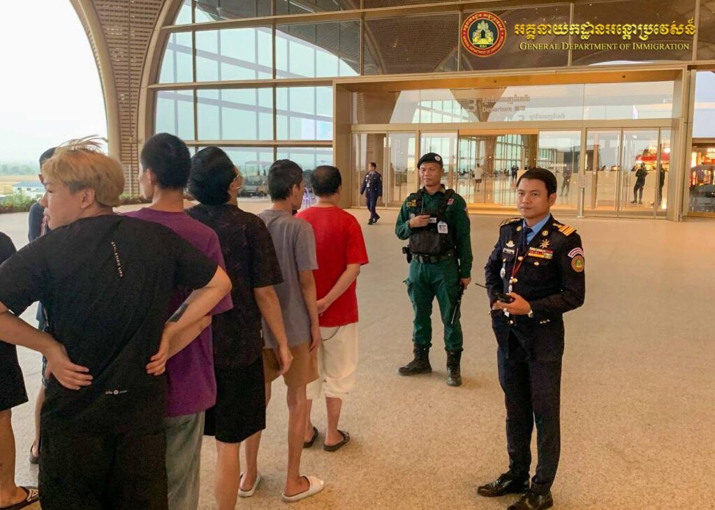 ការឃាត់ខ្លួនជនសង្ស័យ