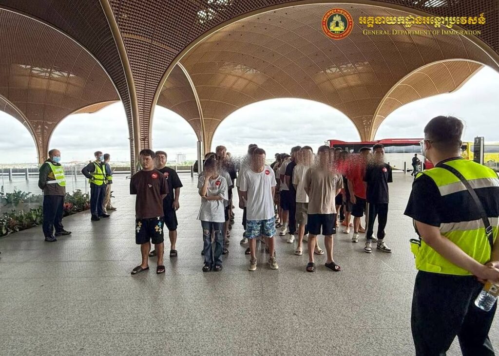 ជន​ជាតិចិន ១៦៥នាក់ ពាក់​ព័ន្ធករណីឆបោកតាមប្រព័ន្ធបច្ចេកវិទ្យា Online Scam ត្រូវបានបណ្ដេញចេញ​ពី​ព្រះរាជាណាចក្រកម្ពុជា