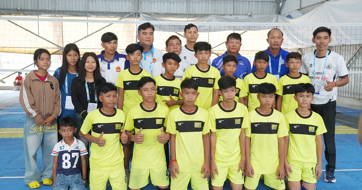 ក្រុម​បាល់ទះ​ខេត្ត​ព្រៃវែង​ មាន​ទំនុក​ចិត្ត​ដល់​ទៅ​ ១០០%​ ផ្ដួល​កំពង់ស្ពឺ​យក​មេដាយ​មាស​កីឡាបឋមសិក្សា​ថ្នាក់​ជាតិ​