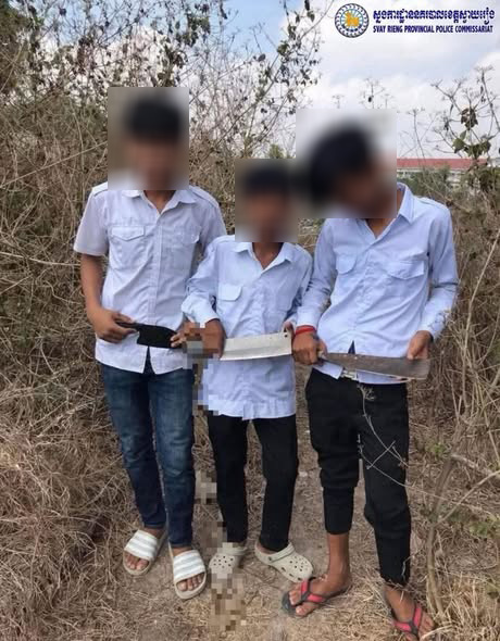 សិស្សកំពុងសន្យាអប់រំ