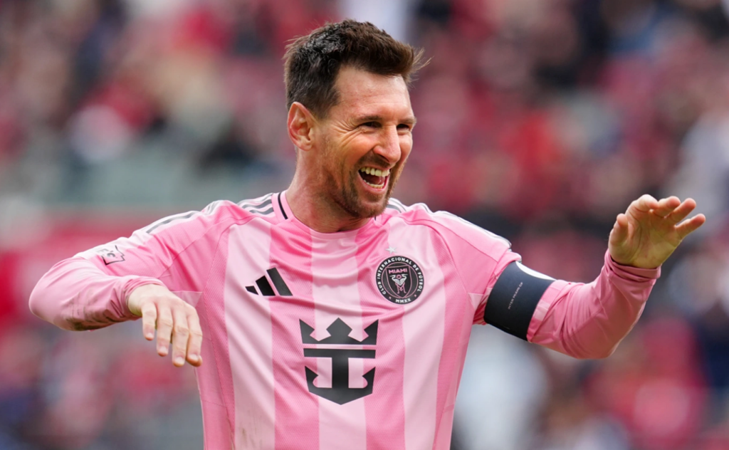 Messi ត្រូវបានទទួលស្គាល់ជាមហាសេដ្ឋីបាល់ទាត់ទី ២ បន្ទាប់ពី Ronaldo
