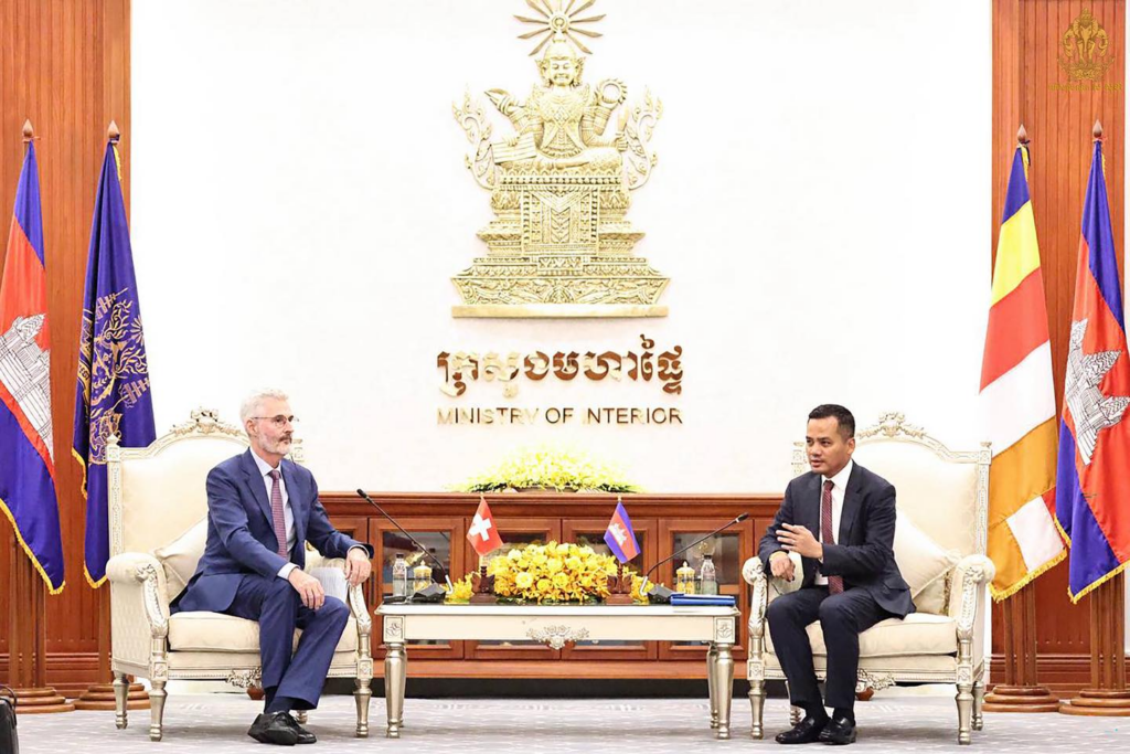 ស្វីសលើកទឹកចិត្តកម្ពុជាឱ្យសម្រេចជោគជ័យក្នុងប្រតិបត្តិការបោសសម្អាត Online Scam