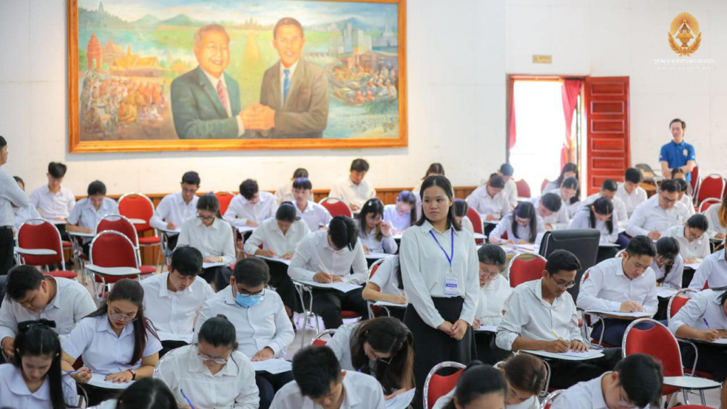 បេក្ខជន១២៤៨នាក់ចូលប្រឡងបម្រើការជាអ្នកការទូត ខណៈតម្រូវការមានត្រឹម៥២នាក់