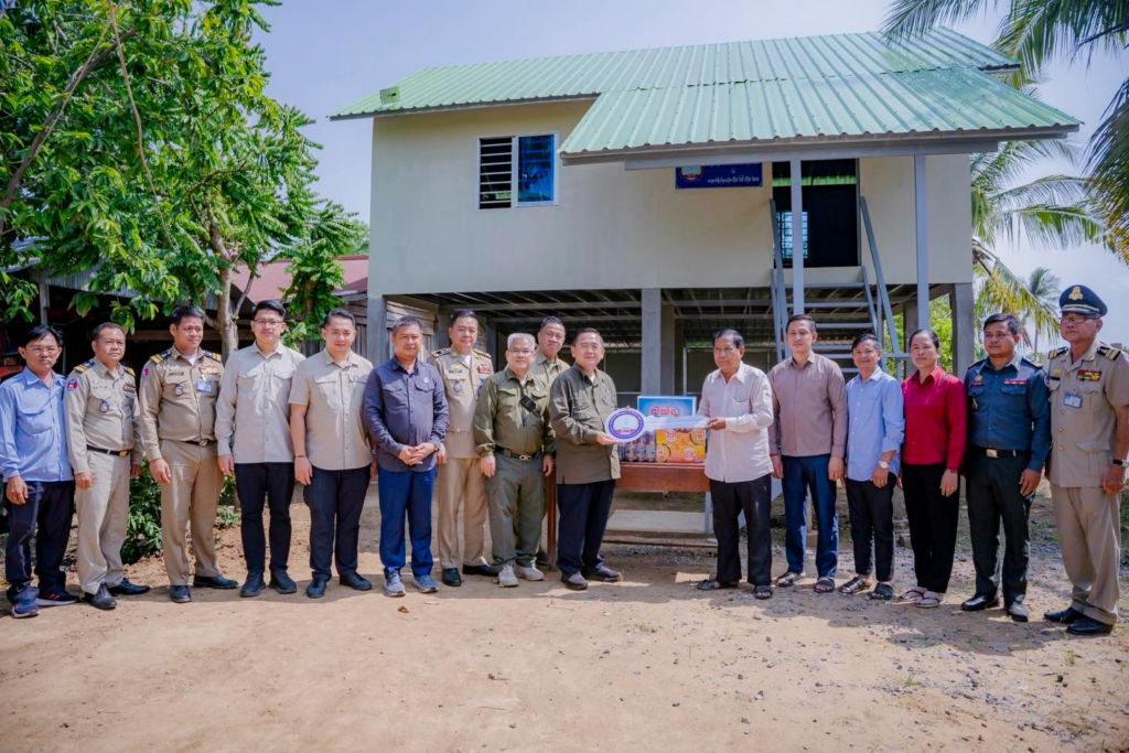ផ្ទះចំនួន ៩ខ្នង ត្រូវបានប្រគល់ជូនអតីតយុទ្ធជន នៅក្នុងស្រុកបវេល និងស្រុកថ្មគោល