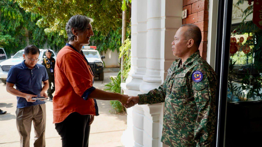 មន្ត្រី​ទូត​អាមេរិក​ជួប​ក្រុម​អ្នក​អង្កេត​ការណ៍​អាស៊ាន​ក្រោយ​ហេតុការណ៍​ទាហាន​ថៃ​ផ្ទុះ​អាវុធ​កាល​ពី​សប្ដាហ៍​មុន