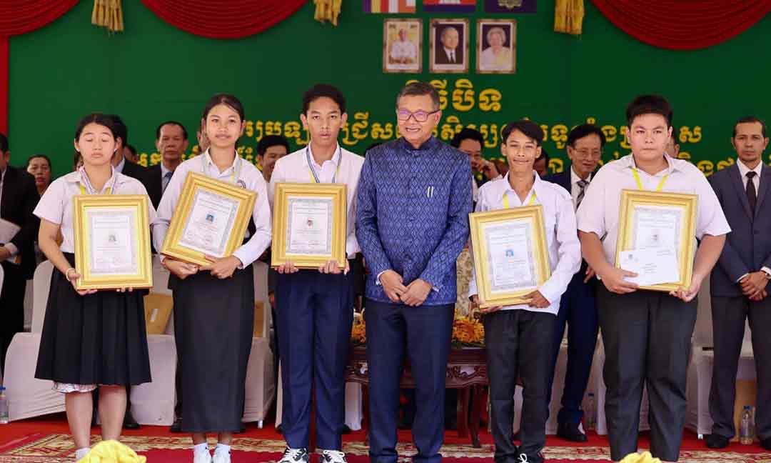 រដ្ឋមន្ត្រីអប់រំ លើកទឹកចិត្តសិស្សានុសិស្សត្រៀមខ្លួនឱ្យបានល្អសម្រាប់ការប្រឡងឌីប្លូម និងបាក់ឌុប នាពេលខាងមុខ
