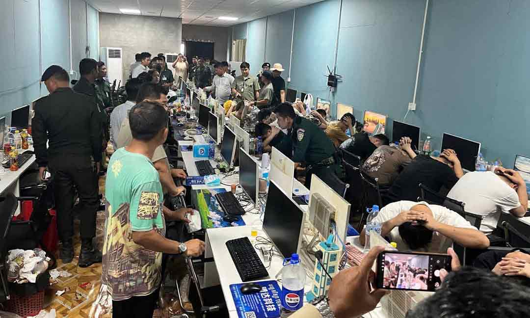 បង្ក្រាបទីតាំង Online Scams នៅក្រុងបាវិត ឃាត់ខ្លួនជនសង្ស័យចំនួន ១២៩ នាក់