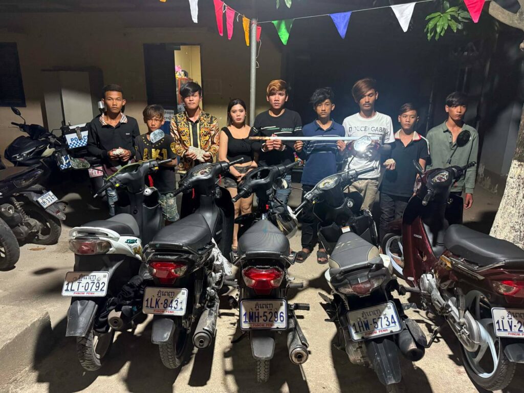 រូបភាពសមត្ថកិច្ចឃាត់ខ្លួនជនសង្ស័យ