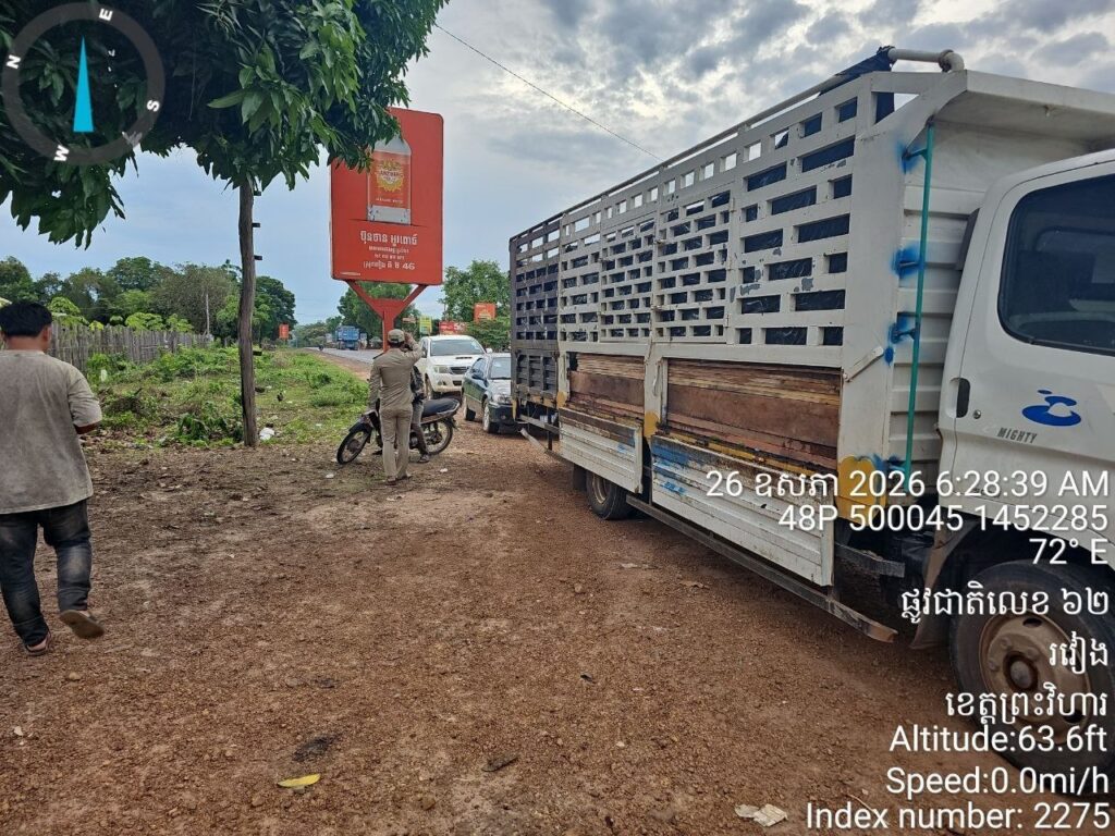 រដ្ឋបាលព្រៃឈើស្រុករវៀង ឃាត់រថយន្តដឹកឈើខុសច្បាប់១គ្រឿងនៅលើផ្លូវជាតិលេខ៦២