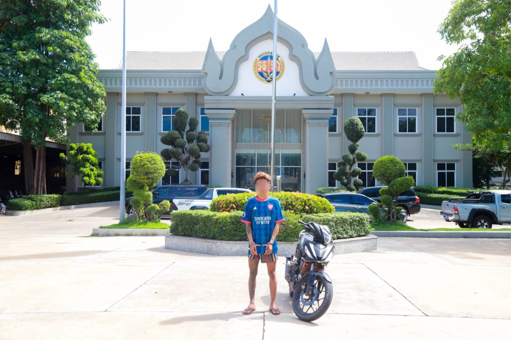 អាវុធហត្ថរាជធានីភ្នំពេញ បញ្ជូនជនសង្ស័យម្នាក់ទៅតុលាការ ក្រោយពេលយកកាំបិតចាក់លើនារីជាគូស្នេហ៍