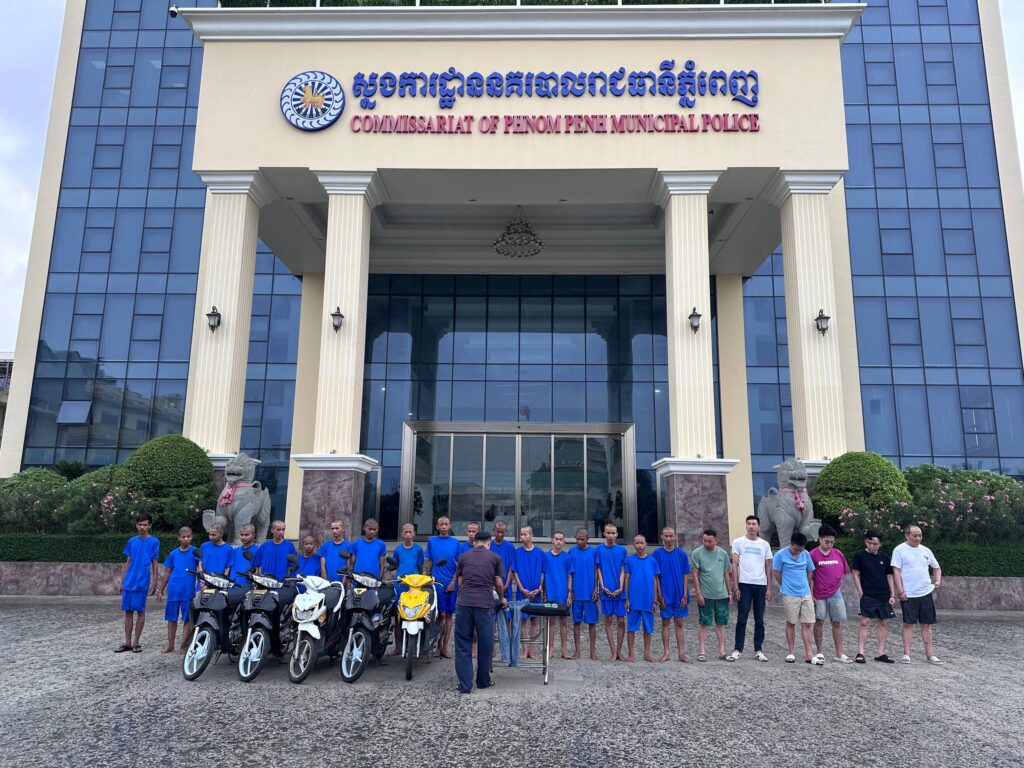 បង្ហាញមុខជនសង្ស័យ២៤នាក់ ជាសាធារណៈមុនបញ្ជូនទៅតុលាការ ពាក់ព័ន្ធបទល្មើស៥ករណីផ្សេងគ្នា