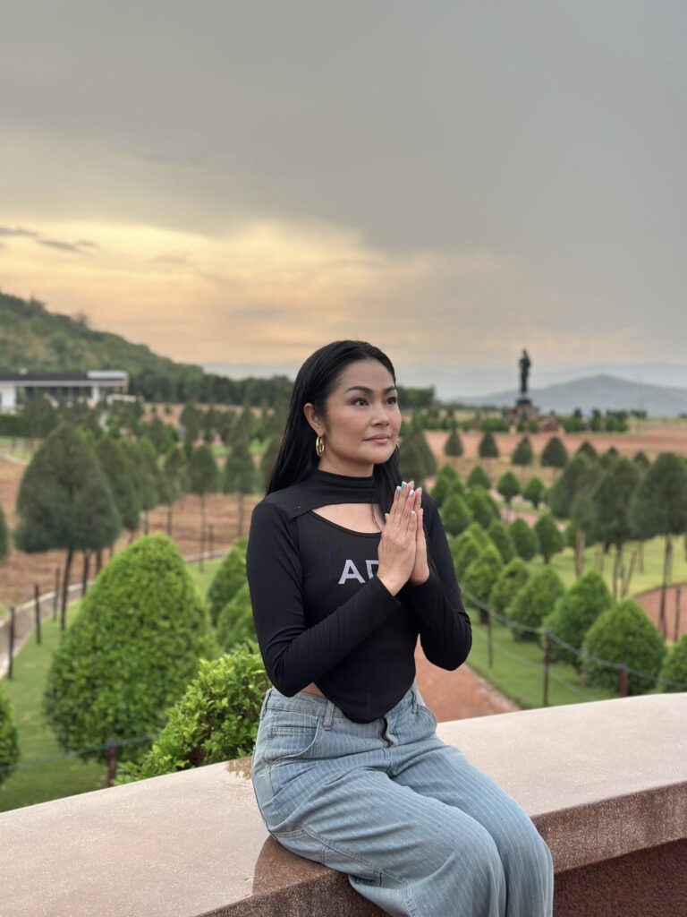 ភរិយាឧកញ៉ា ហេង ឡុង៖ «ខ្ញុំនៅទីនេះ ខ្ញុំមិនបានគេចវេសទៅណាទេ ដើម្បីជួយដោះស្រាយបញ្ហាប្តីរបស់ខ្ញុំ»