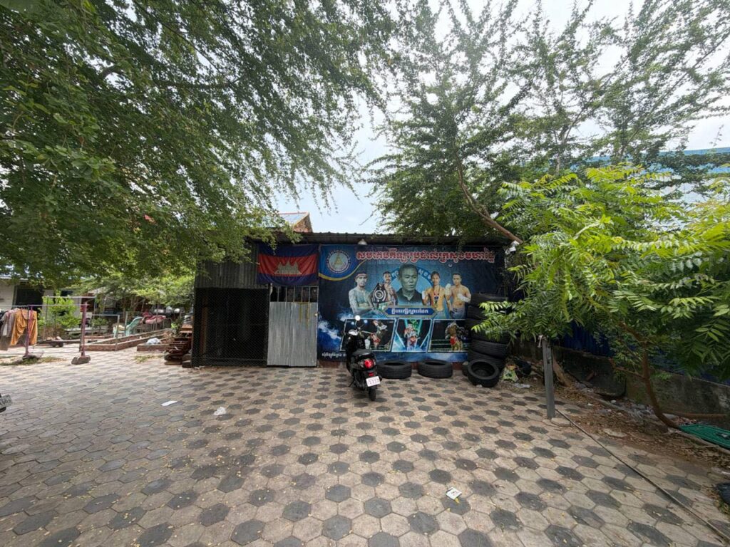 សូត្រ​ ប៊ុនធី​ បន្ត​ធ្វើ​តាម​បណ្ដាំ​ឪពុក​កាន់​ក្លឹប​ប្រដាល់​បក្សីស្លាបដែក​ និង​រក្សា​ត្រកូល​ «សូត្រ»​ ក្នុង​គុន​ខ្មែរ