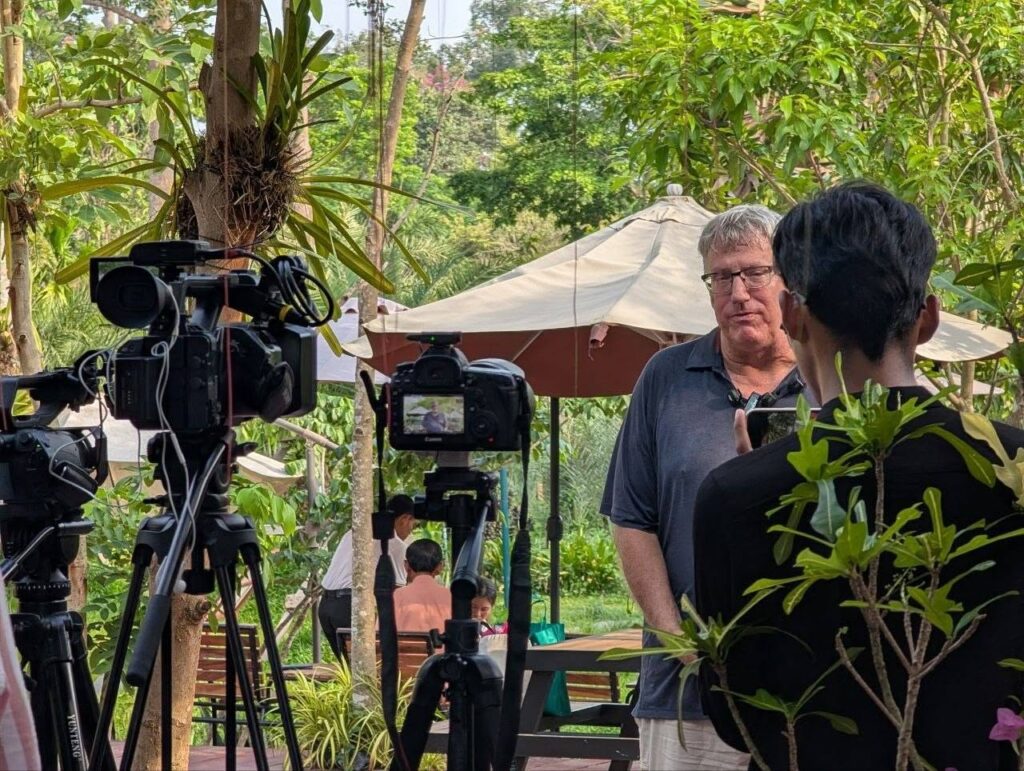 ​បុរស​ជនជាតិ​អាមេរិក​ប្រាប់​​អព្ភូតហេតុ​ ប្រាសាទ​បុរាណ​​ខ្មែ