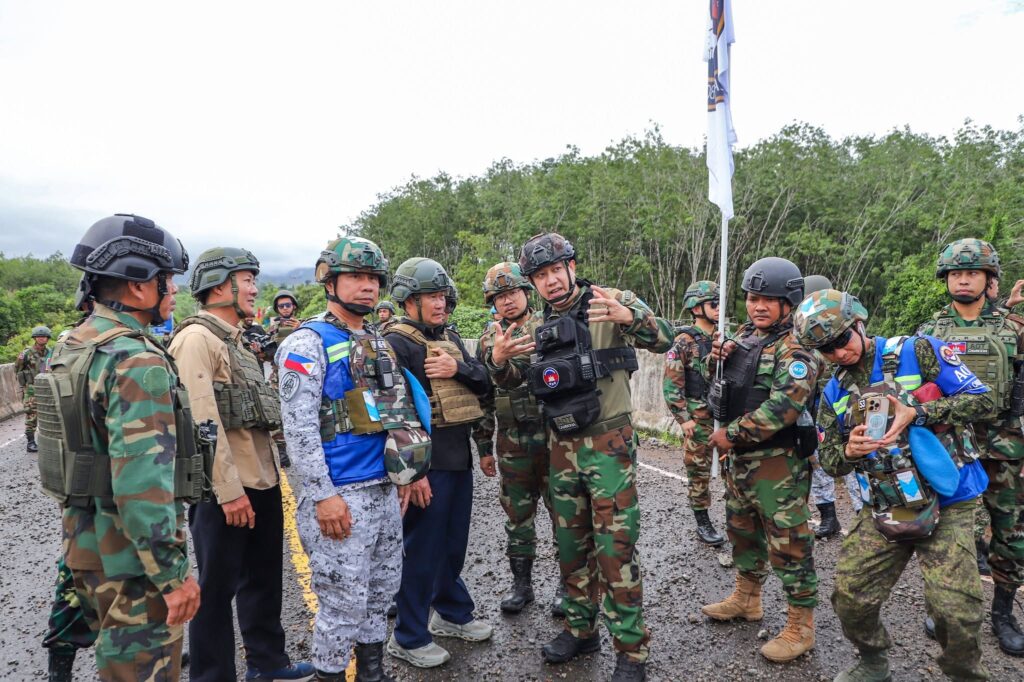 ក្រុមសង្កេតការណ៍អាស៊ាន (AOT) ចុះពិនិត្យស្ពានស្ទឹងមេទឹក ដែលយោធាថៃប្រើយន្តហោះទម្លាក់គ្រាប់កម្ទេច