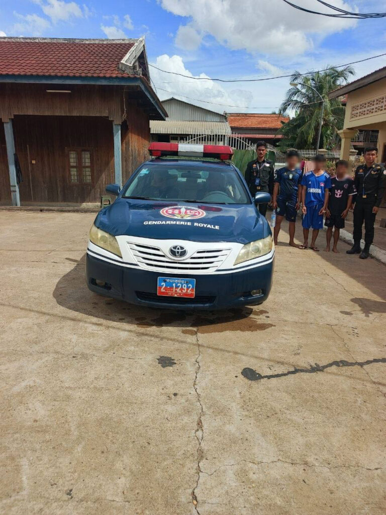 អាវុធហត្ថខេត្តក្រចេះ បញ្ជូនជនសង្ស័យ៣នាក់ទៅសាលាដំបូងខេត្ត ពាក