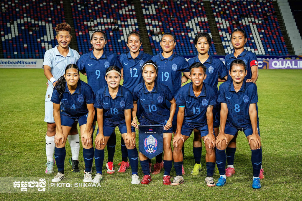 ពេញ​ល្អ​មើល! ក្រុម​នារី​កម្ពុជា ប៉ះ ក្រុមនារីសិង្ហបុរី​ ដែល​កំពុង​ឡើង​ជើង ល្ងាច​ស្អែក