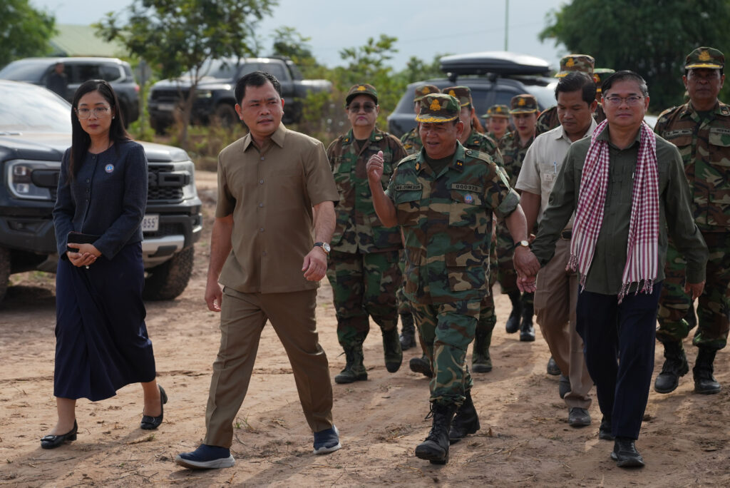 អ្នកឧកញ៉ាម៉មវណ្ណឌីនាំយកអំណោយសម្តេចតេជោហ៊ុនសែនចែកជូនគ្រួសារអតីតយុទ្ធជន២០៦គ្រួសារនៅខេត្តកំពង់ធំ