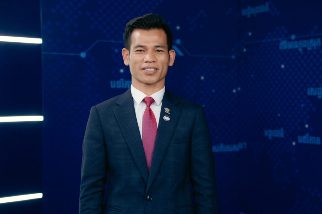 ​តម្លៃ​ហាងឆេងមាស ​ធ្លាក់​ចុះ​ដល់ ៥២៣៦ ​ដុល្លារ ​ក្នុងមួយ​តម្