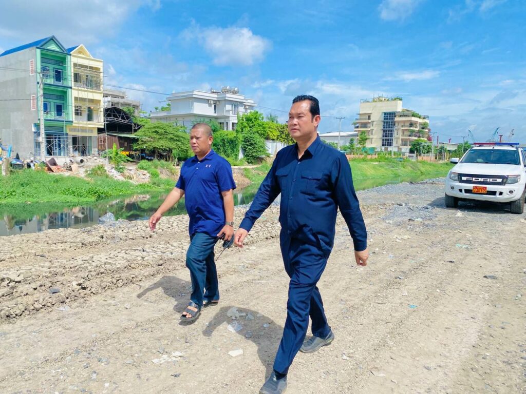 ខណ្ឌឬស្សីកែវបាននឹងកំពុងស្តារប្រឡាយ២ខ្សែ ដើម្បីត្រៀមនាំទឹកចេញពីភូមិដ្ឋានពលរដ្ឋ ក្នុងរដូវវស្សានេះ