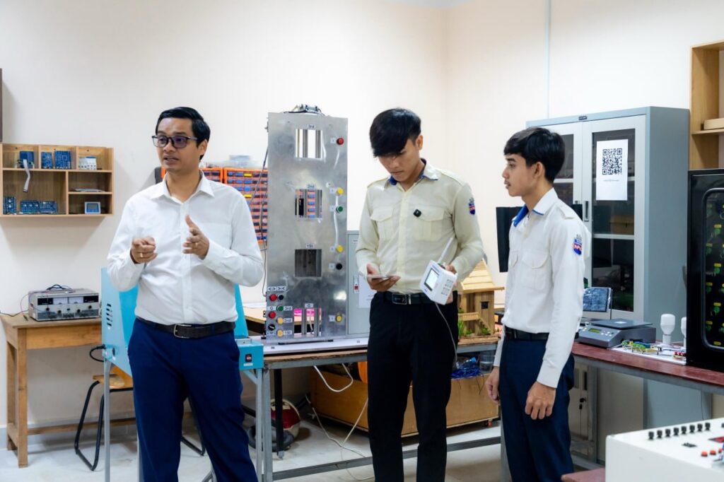 សិស្ស NPIC មានសមត្ថភាពផលិ​ត​ម៉ាស៊ីន​តាមដាន​គុណ​ភាព