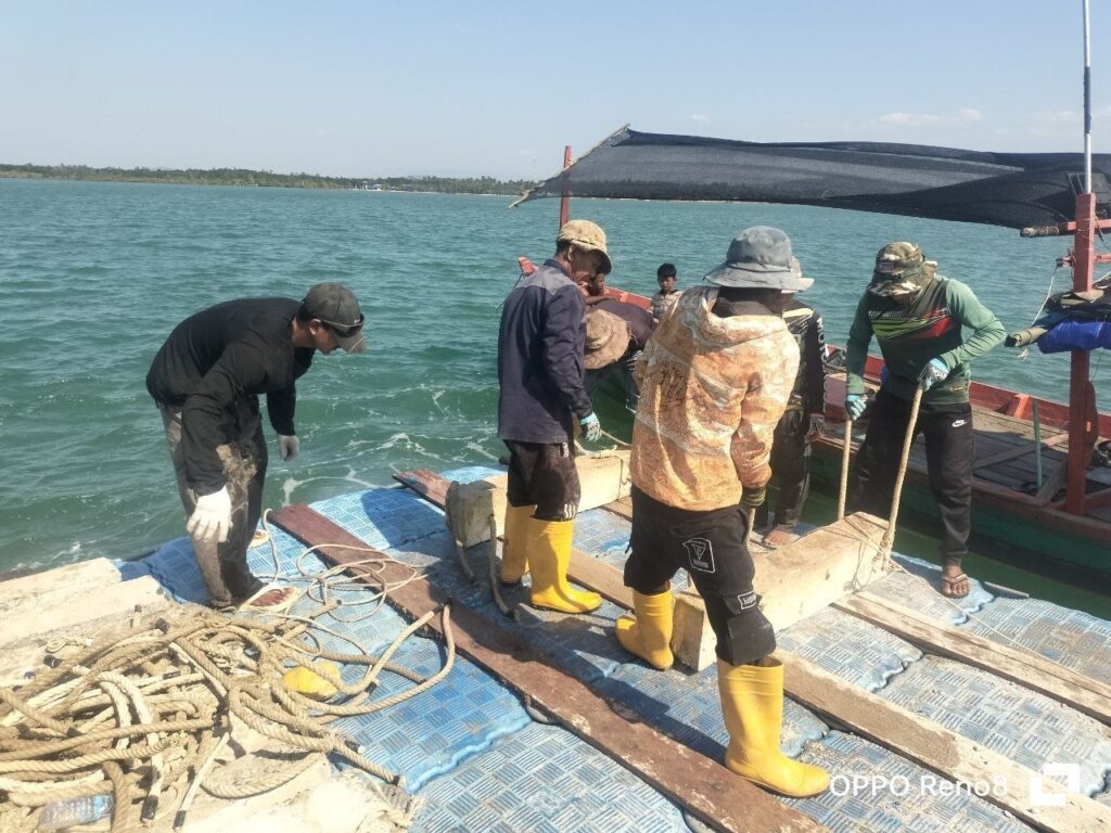 ខណ្ឌរដ្ឋបាលជលផលកោះកុង ពង្រាយសំណង់ជម្រកត្រីសិប្បនិម
