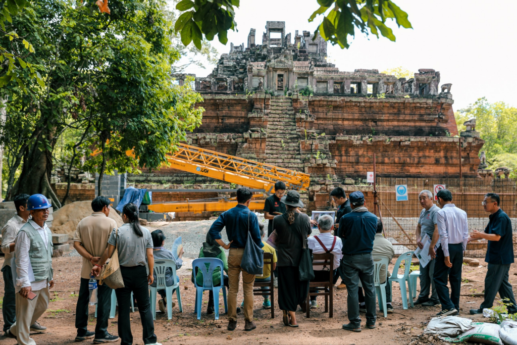 អ្នកជំនាញការអាដហុកអាយស៊ីស៊ីអង្គរ-សំបូរព្រៃគុក បន្តចុះពិនិត្យការដ្ឋានជួសជុល នៅអតីតរាជធានី ក្រុងអង្គរធំ