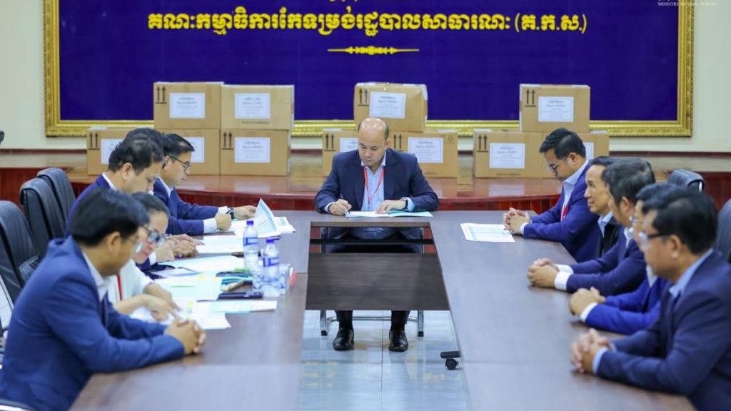 ក្រសួងមុខងារសាធារណៈចម្រាញ់បានបេក្ខជនជាង៧០រូប ឆ្លងទៅវគ្គសម្ភាសន៍ ដើម្បីក្លាយជាមន្ត្រីក្រសួងការបរទេសដែលត្រូវការ៥២នាក់