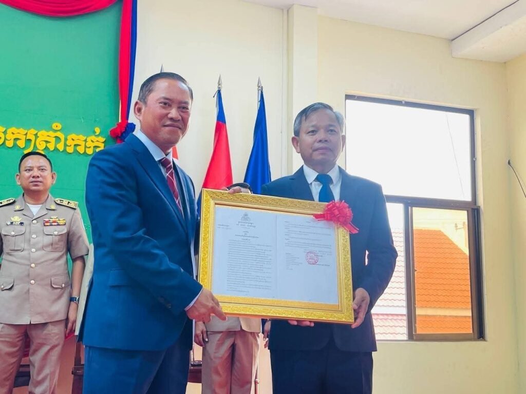 លោក ហ៊ត មនោ ទទួលតំណែងជាអភិបាលស្រុកត្រាំកក់ ផ្លូវការ ជាមួយការជំរុញឲ្យបម្រើរាស្ត្រដោយការទទួលខុសត្រូវ