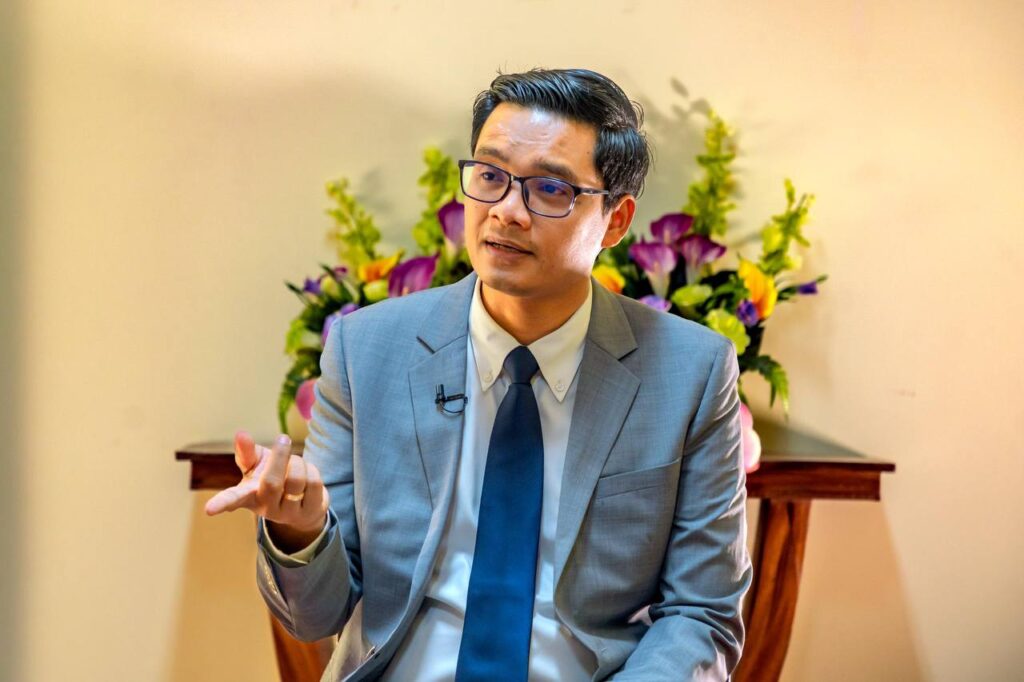 មន្ត្រីជំនាញក្រសួងការងារ កំពុងជួយអន្តរាគមន៍ករណីគ្រោះថ្នាក់ចរាចរណ៍នៅស្វាយរៀង បណ្តាលឱ្យកម្មករ ២៧នាក់រងរបួស