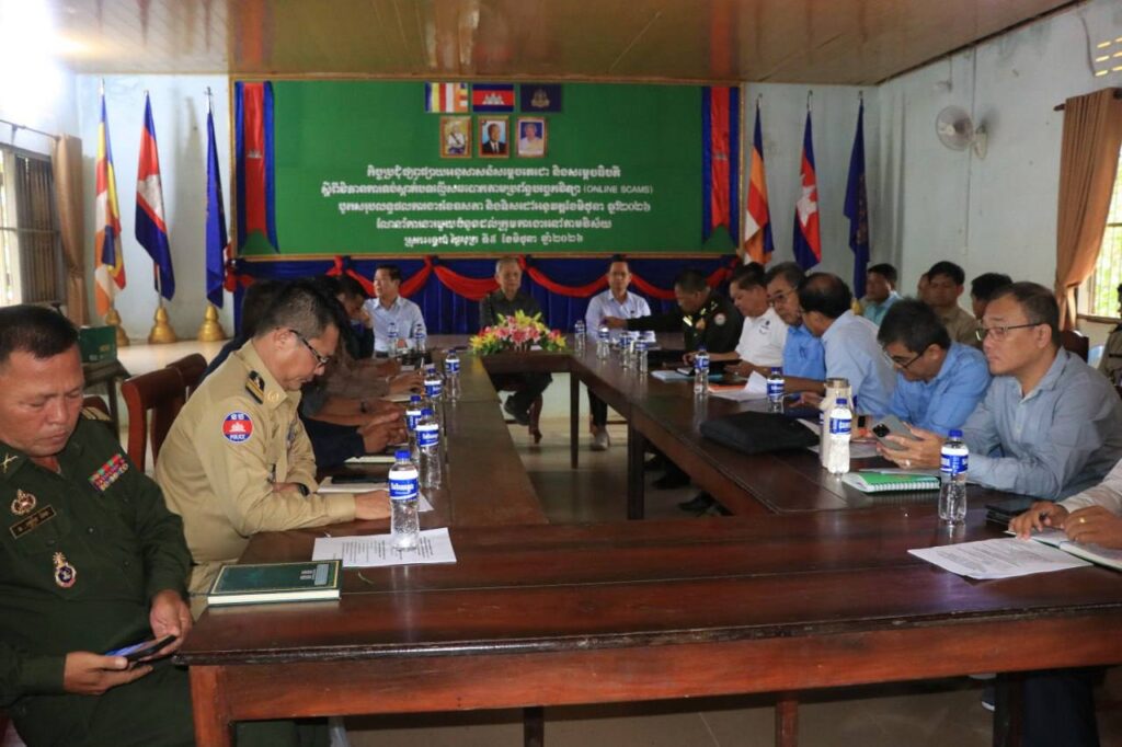 ក្រុមការងារចុះមូលដ្ឋានស្រុកអង្គរធំ ផ្សព្វផ្សាយអនុសាសន៍ សម្តេចតេជោ និង សម្តេចធិបតី ស្តីពីវិធានការទប់ស្កាត់បទល្មើសឆបោកតាមប្រព័ន្ធបច្ចេកវិទ្យា