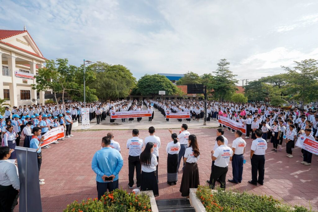 លោក ទេព អស្នារិទ្ធ ៖ សូមយុវសិស្សទាំងអស់ប្រើឧបករណ៍វៃឆ្លាតក្នុ